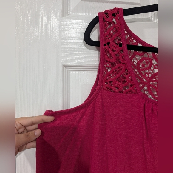 Torrid Cherries Jubilee Knit Square Neck Lace Inset Tank in Size 2 (18/20) - Picture 4 of 11